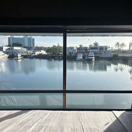 The Pier Pods On The Water- 50M From Townsville Bus Terminal And Ferry Terminal- Passport Id Requried Exterior photo