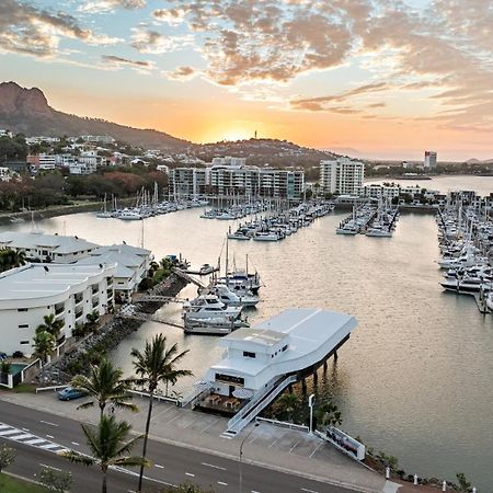 The Pier Pods On The Water- 50M From Townsville Bus Terminal And Ferry Terminal- Passport Id Requried Exterior photo