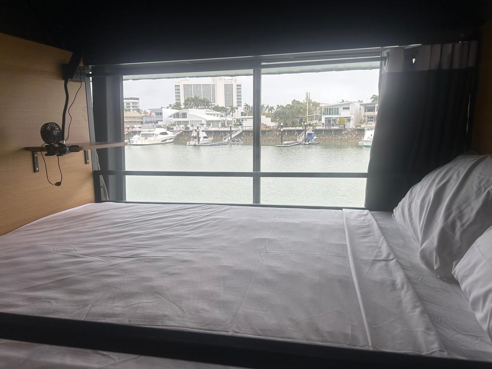 The Pier Pods On The Water- 50M From Townsville Bus Terminal And Ferry Terminal- Passport Id Requried Exterior photo