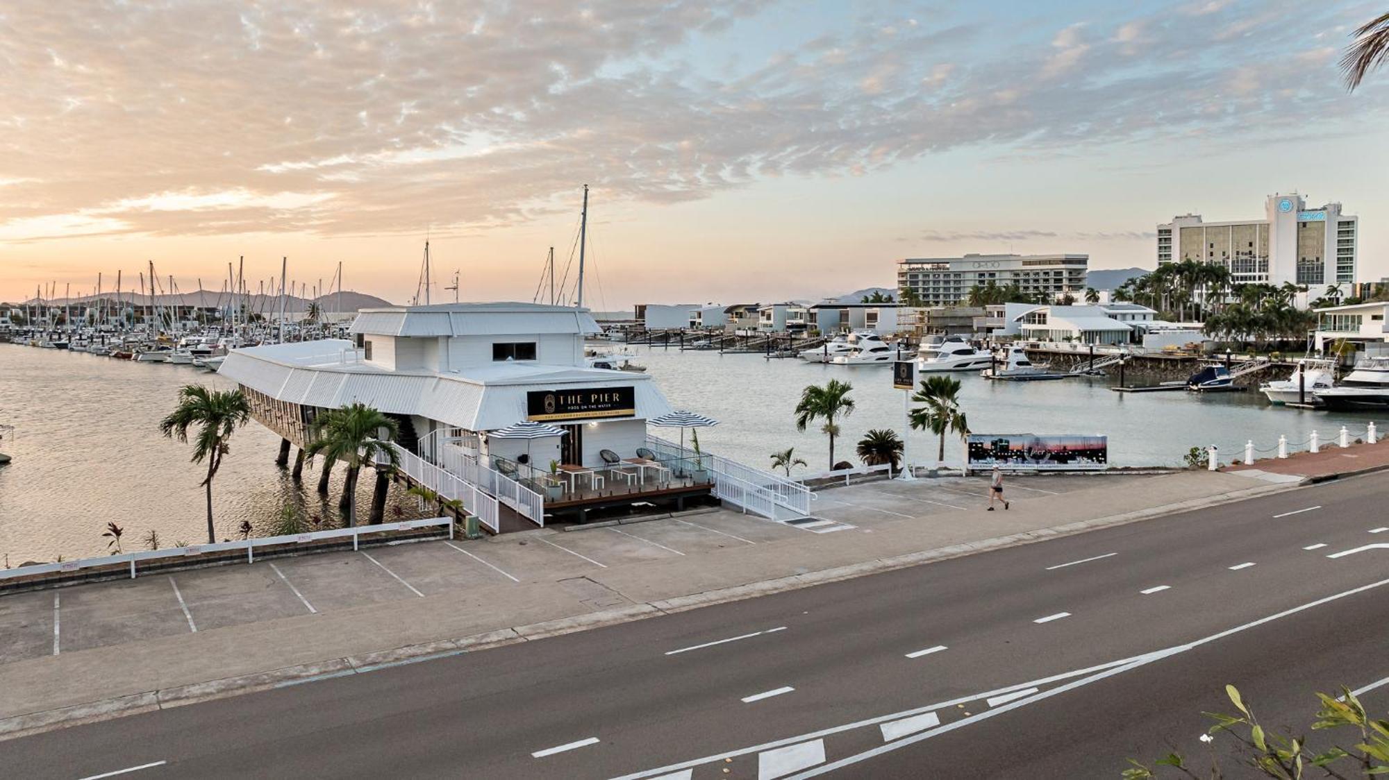 The Pier Pods On The Water- 50M From Townsville Bus Terminal And Ferry Terminal- Passport Id Requried Exterior photo
