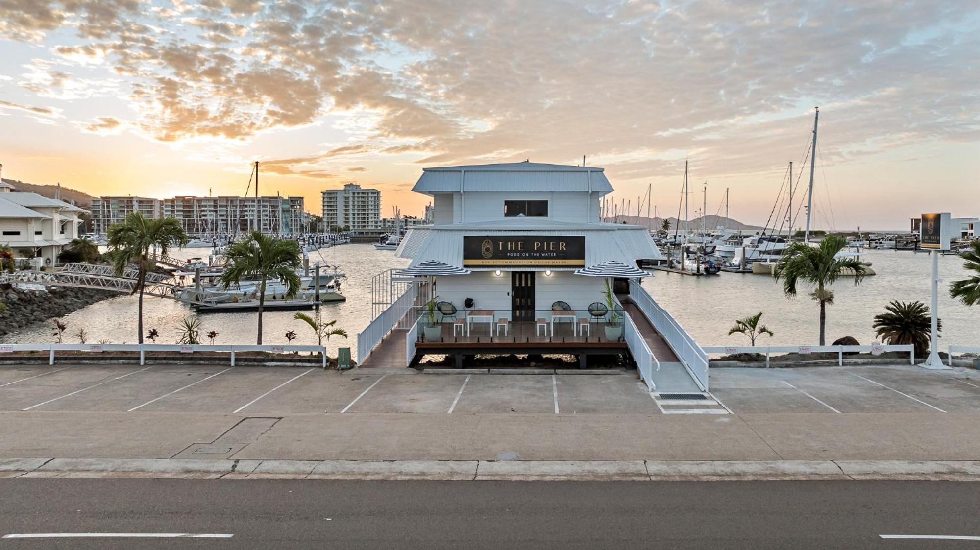 The Pier Pods On The Water- 50M From Townsville Bus Terminal And Ferry Terminal- Passport Id Requried Exterior photo