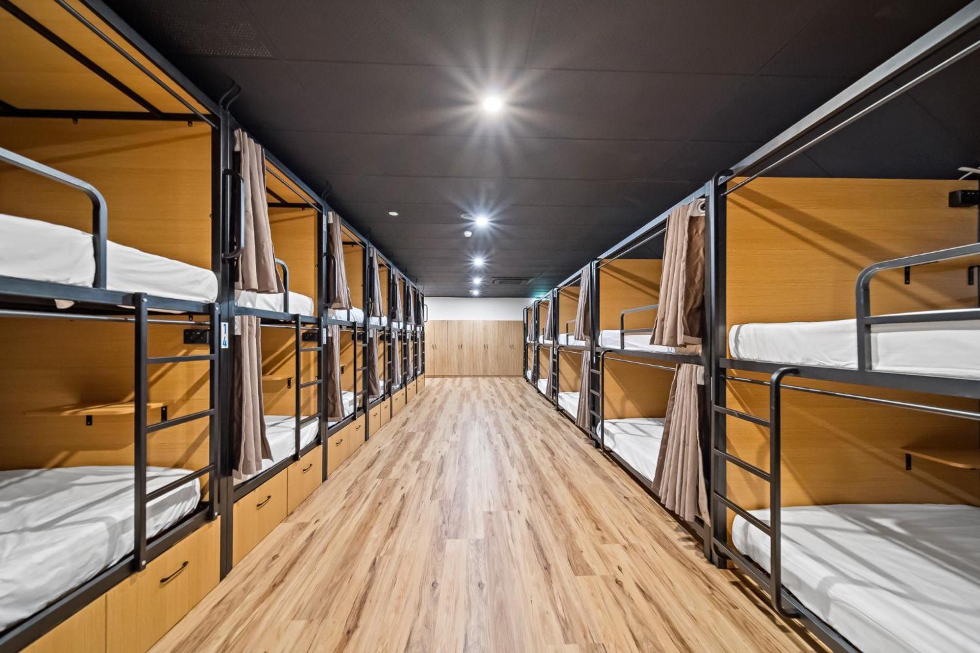 The Pier Pods On The Water- 50M From Townsville Bus Terminal And Ferry Terminal- Passport Id Requried Exterior photo